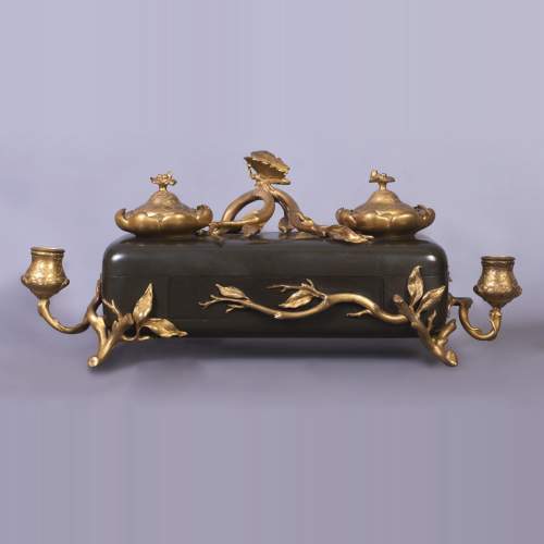 弗雷德里克·尤金·皮亚特（制模）和佩罗之家（制作者）-蝴蝶结装饰的雅致日本风格墨水盒