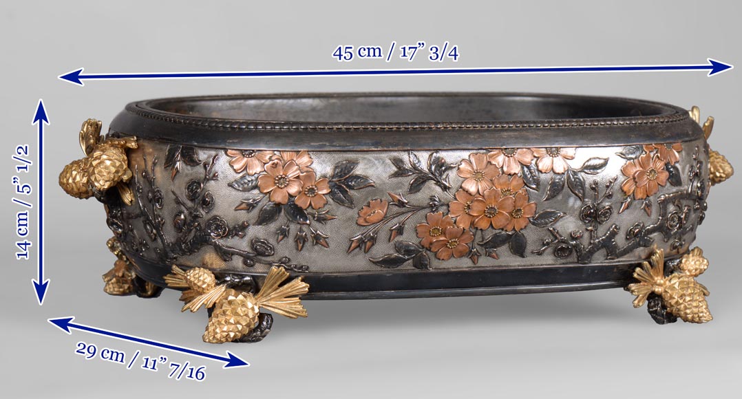 克里斯多夫非凡电镀铜花盆铜、银、金装饰银色背景古铜色点缀1878年左右 
